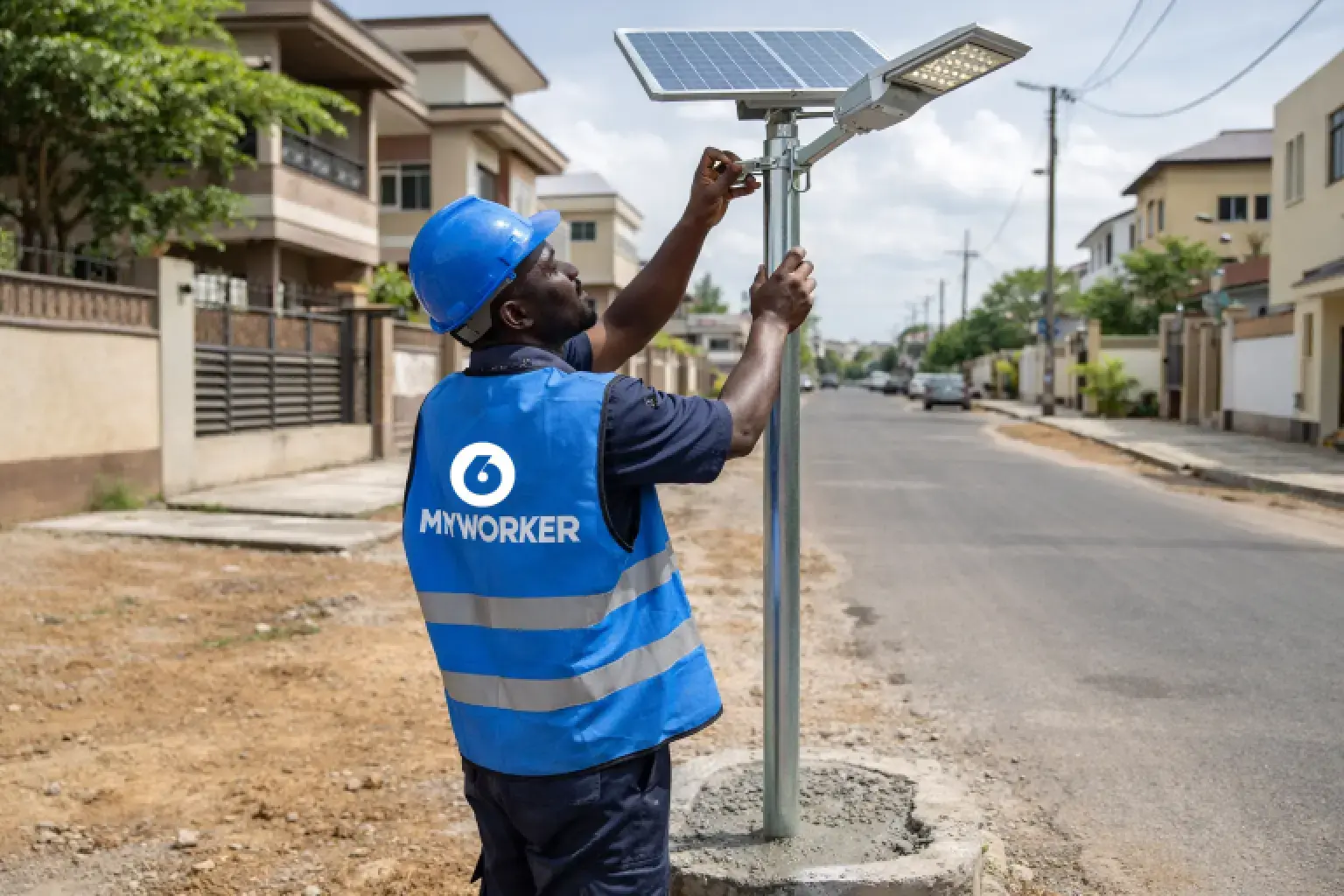 Installation lampadaires solaires (semelles et poteaux)